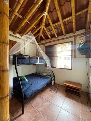 2 habitaciones, escritorio, wifi y ropa de cama 