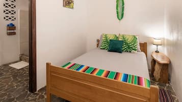 2 bedrooms, desk, WiFi, bed sheets
