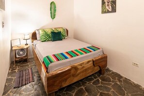 1 habitación, escritorio, wifi y ropa de cama