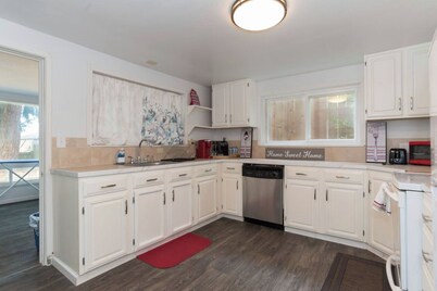 Affortable 2 Bedrooms, Pet Friendly, Near Airport