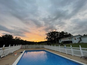 Outdoor pool - The lake house at peppermint springs farm 2 br sleeps 6-8 (Grubville)