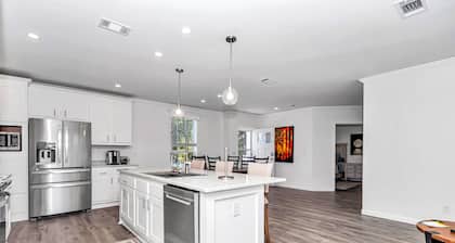 Mane House with Optional 3-Stall Barn Rental