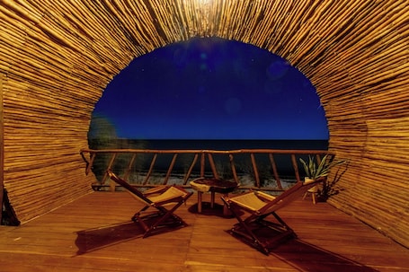 1 bedroom, individually decorated, individually furnished, desk