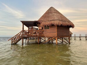 豪華小屋 | 獨特裝潢、布置獨特、書桌、筆電工作空間