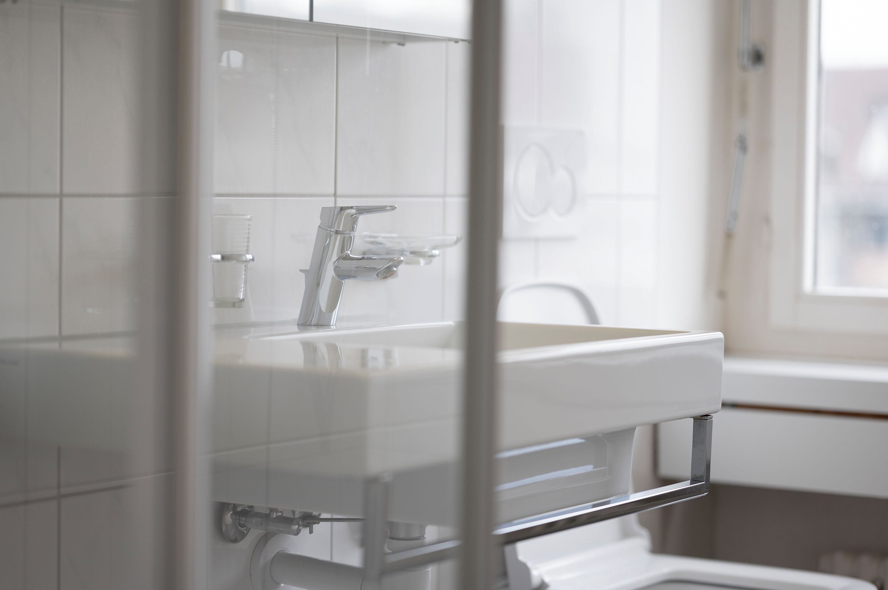 Ensemble douche/baignoire, sèche-cheveux, serviettes fournies, savon