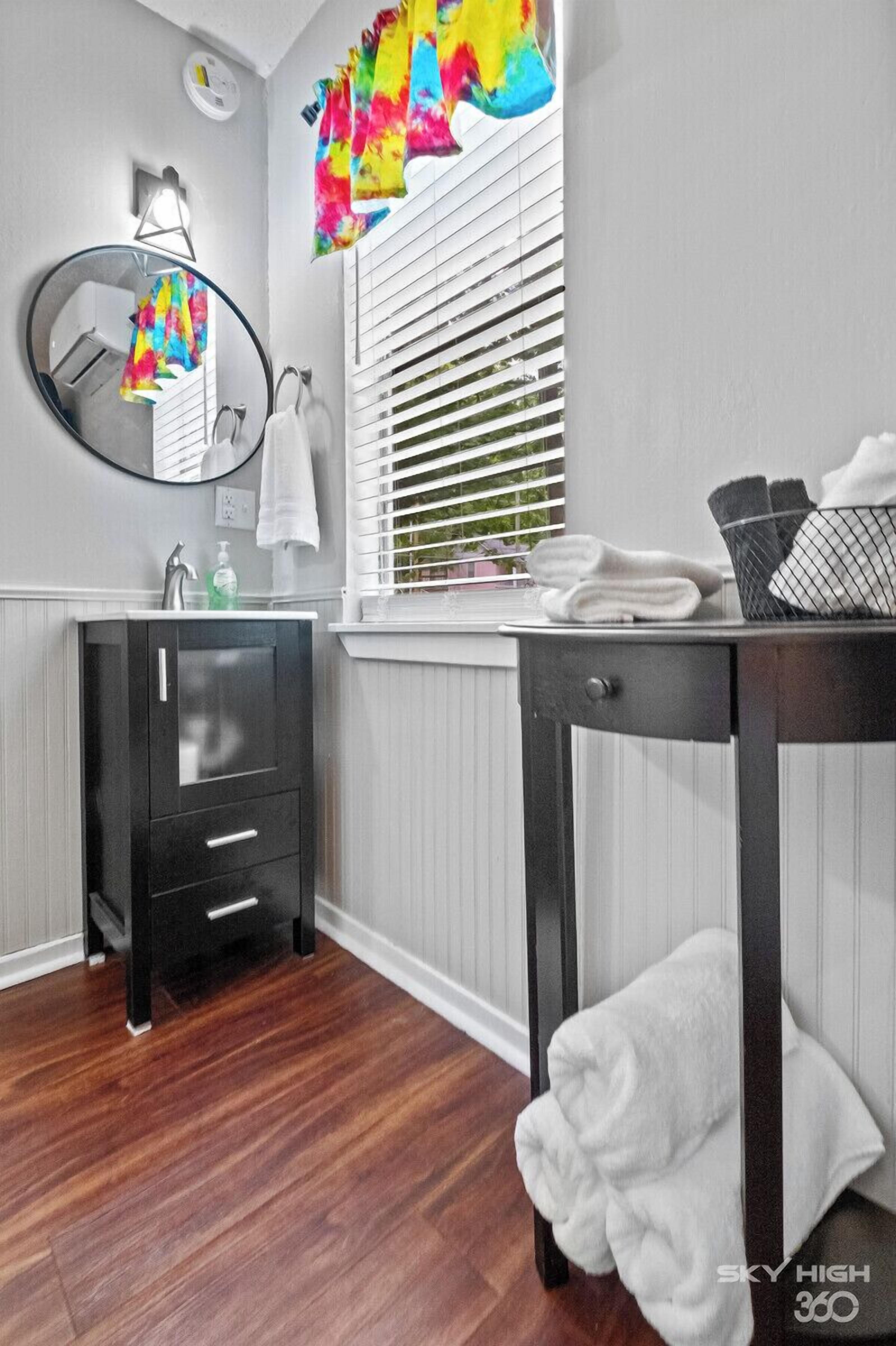 Habitación doble, vistas a la colina | Baño | Secador de pelo, toallas, jabón y champú