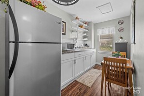 Triple Room, City View | Private kitchen