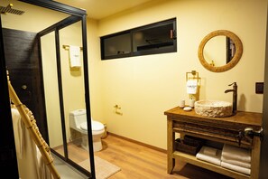 Deluxe Room, Non Smoking | Bathroom | Free toiletries, towels - Glamping Reino Animal (Teotihuacan)