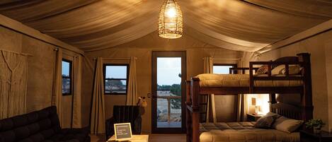 Deluxe Room, Non Smoking | In-room safe, laptop workspace, blackout drapes, free WiFi