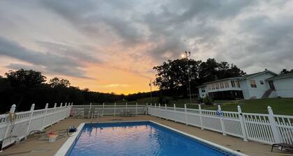 Cabin in the pine forest 2 br, 1 bath near Lonedell, MO
