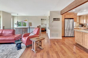 Interior - HILLSIDE HARMONY-Walk to Downtown Square (Paso Robles)