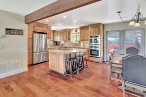 冰箱、微波炉、烤箱、炉灶