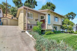 Exterior - HiLLSIDE HaRMONY-Stroll to Downtown Just 3 Blocks (Paso Robles)