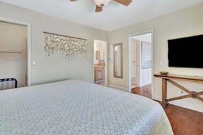 3 bedrooms, iron/ironing board, WiFi, bed sheets - HiLLSIDE HaRMONY-Stroll to Downtown Just 3 Blocks (Paso Robles)