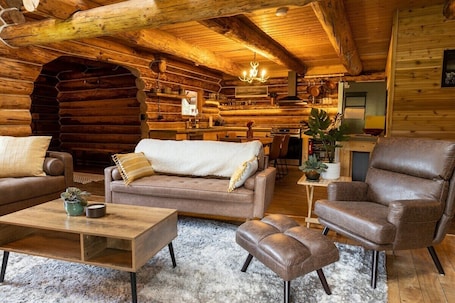 House, Private Bathroom, River View (The Airstrip) | Lounge