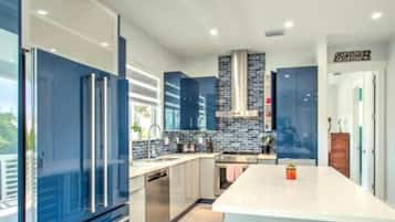 Luxury House, Private Bathroom, Ocean View | Shared kitchen