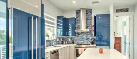 Luxury House, Private Bathroom, Ocean View | Shared kitchen