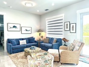 Lounge - Coastline Marine Extremes Chilln (Marathon)