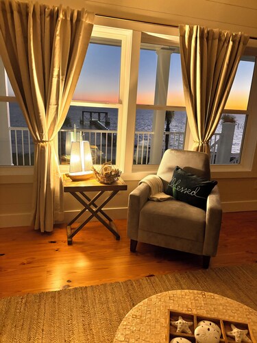 “Beach’d Pearl” Beach house with Private Beach and Pier in Ocean Springs