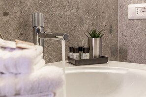 Bathroom - iFlat | Charming Vintage Apartment in Esquilino (Roma)