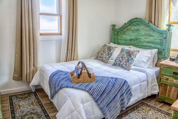 2 bedrooms, iron/ironing board, WiFi, bed sheets