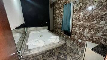 Quarto casal | Wi-Fi de cortesia, roupa de cama