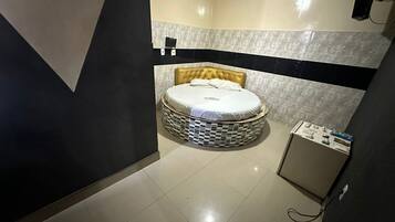 Quarto casal | Wi-Fi de cortesia, roupa de cama