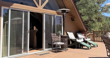 Beautiful cabin, stunning view, spacious deck. Price includes cleaning fee, etc.