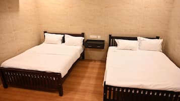 Deluxe Room | Desk, free WiFi