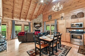Interior - Hot Tub · Community Pools · Game Loft · King Suites · Near Dollywood · Mountain (Sevierville)