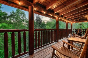 Property grounds - Hot Tub, Indoor Pool, Game Loft, Mini Golf, Mountain Views, Near Dollywood (Sevierville)