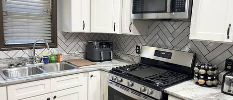 Mikrobølgeovn, ovn og kokeplater