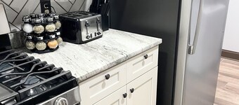 Charming 1-bedroom house with screened in patio near downtown Montgomery