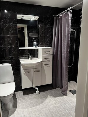 Whirlpool, Haartrockner, Handtücher, Seife