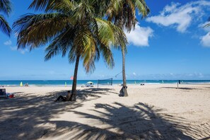 Beach - Charming 1-bedroom apartment with AC, WiFi in phenomenal Carolina (Carolina)