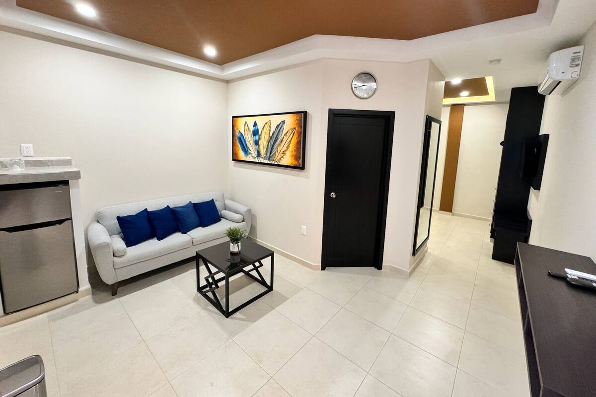 Junior Suite, 1 Queen Bed, Refrigerator