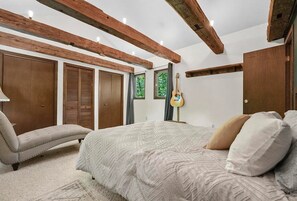 3 bedrooms, bed sheets
