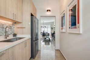 Apartment - Sleek Apartment With Pool Parking (San Juan)