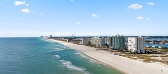 Warm Winter Escape, Spacious 4BR Home, Pool, Walk to the Beach!