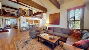 Smart TV y chimenea 