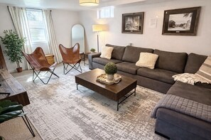 Smart TV, fireplace, DVD player, books