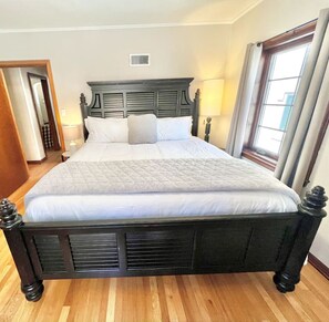 4 Schlafzimmer, Schreibtisch, Bügeleisen/Bügelbrett, Reisekinderbett