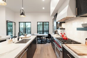 Fridge, microwave, oven, stovetop - Luxury in the Canyons Village, High-end Hot Tub, Mountain Views (Park City)