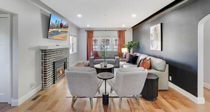 Luxury 5-Bedroom Home, Mins from Downtown Minneapolis