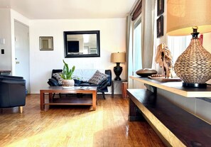 Smart-tv, boeken en een stereo