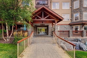 Exterior detail - FalconCrest 112 | Studio Suite with Hot Tub (Canmore)