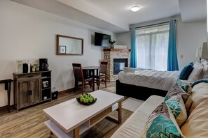 Iron/ironing board, free WiFi, bed sheets - FalconCrest 112 | Studio Suite with Hot Tub (Canmore)
