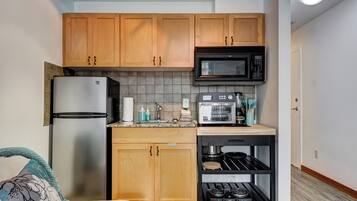 Fridge, microwave, coffee/tea maker, toaster