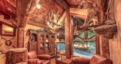8BR Lakefront Lodge| Hot Tub, Dock, Mountain Views