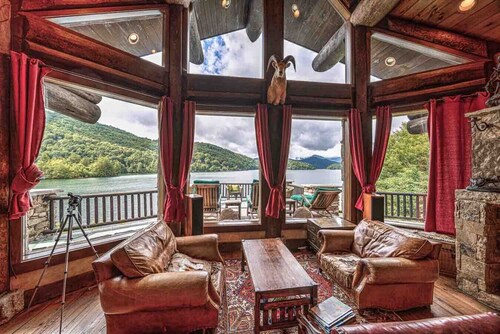 8BR Lakefront Lodge| Hot Tub, Dock, Mountain Views